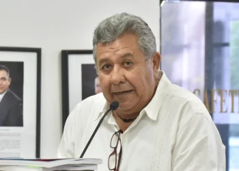 Diputado José María Avilés en tribuna