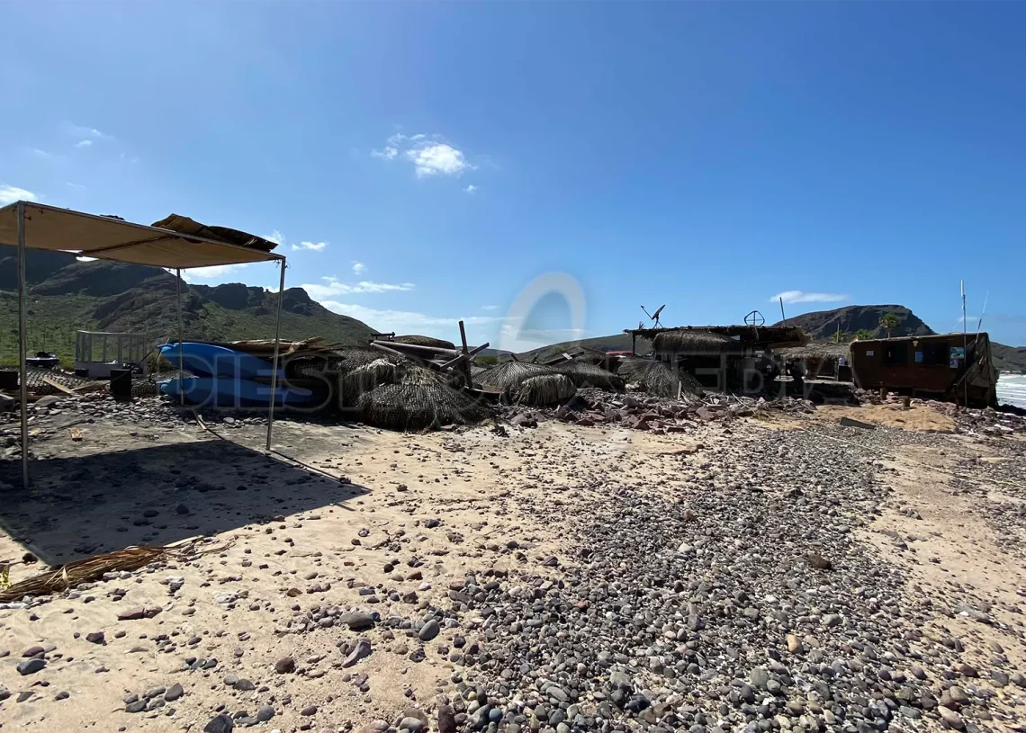 Playa Tecolote - último restaurante