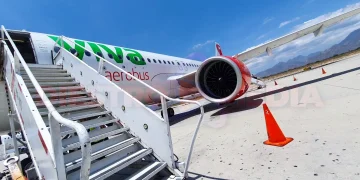 Avión de VivaAerobus en perspectiva