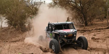 Score International entrega 300 mil pesos para reparar caminos rurales dañados por el OffRoad