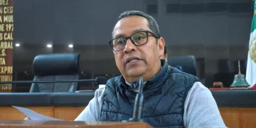 Pide el diputado Luis Armando Díaz mejores condiciones laborales para personal que atiende caravanas de la salud
