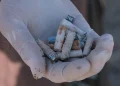 Recolección de Basura y colillas de cigarr en playa El Comitán