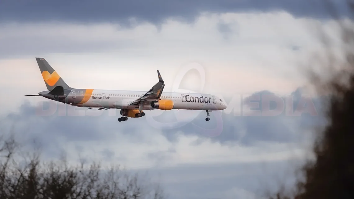 Avión Condor por aterrizar