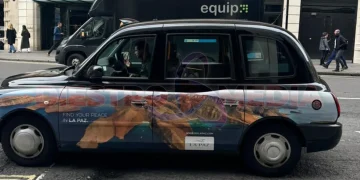 La Paz atrae turismo en Londres en taxi