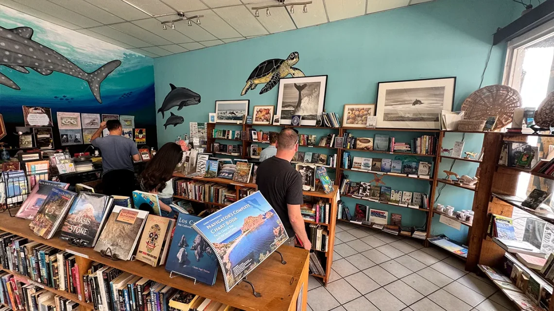 "Allende Books, ubicada en el callejón 21 de Agosto en La Paz, revoluciona el concepto tradicional de venta con un sistema de intercambio