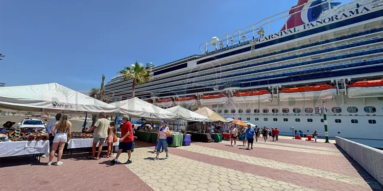 El crucero Carnival Panorama utiliza tecnología de vanguardia para procesar aguas residuales, manejar toneladas de basura y mantener servicios para más de 4,000 personas / Foto: Pablo Diestro / Diestro.Media