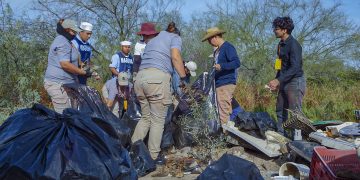 Setenta y seis voluntarios recolectaron 940 kilogramos de residuos en macro limpieza del estero HZ / Foto: Cortesía / Ayuntamiento de La Paz