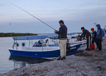 La comunidad costera reunió a familias completas en segunda edición del torneo de pesca / Foto: Cortesía / FONMAR