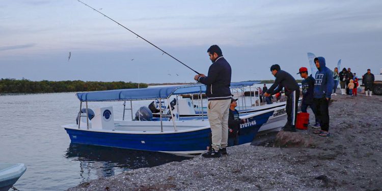 La comunidad costera reunió a familias completas en segunda edición del torneo de pesca / Foto: Cortesía / FONMAR