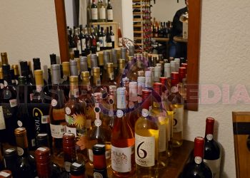 Cava Cianci se localiza dentro del Hotel Plaza Real, mismo que se encuentra en el cruce de calle Esquerro y Callejón La Paz, en el centro histórico de la capital de Baja California Sur / Foto: Fernando Becerra / Diestro.Media