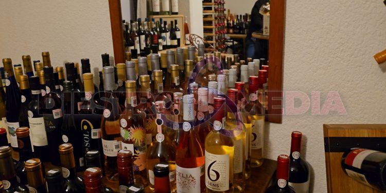 Cava Cianci se localiza dentro del Hotel Plaza Real, mismo que se encuentra en el cruce de calle Esquerro y Callejón La Paz, en el centro histórico de la capital de Baja California Sur / Foto: Fernando Becerra / Diestro.Media